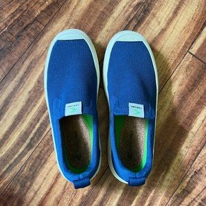 Cariuma slip ons